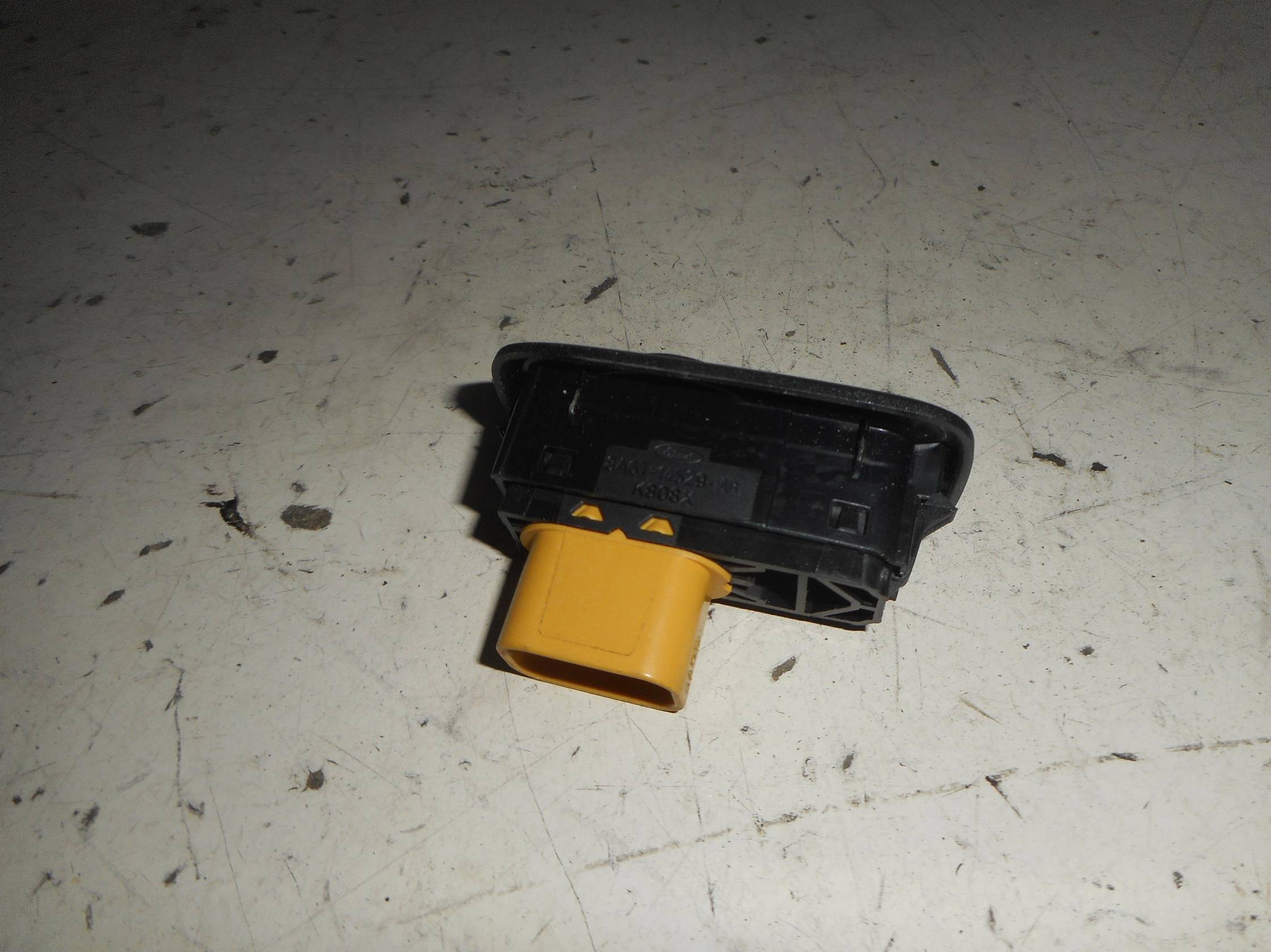 Interruttore alzacristalli porta ant.